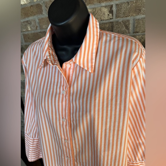 COS
Wide-Sleeve Cropped Shirt Size US 10 - Picture 4 of 10